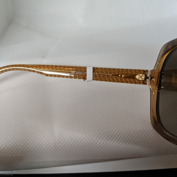 Fendi sunglasses - Picture 4 of 4